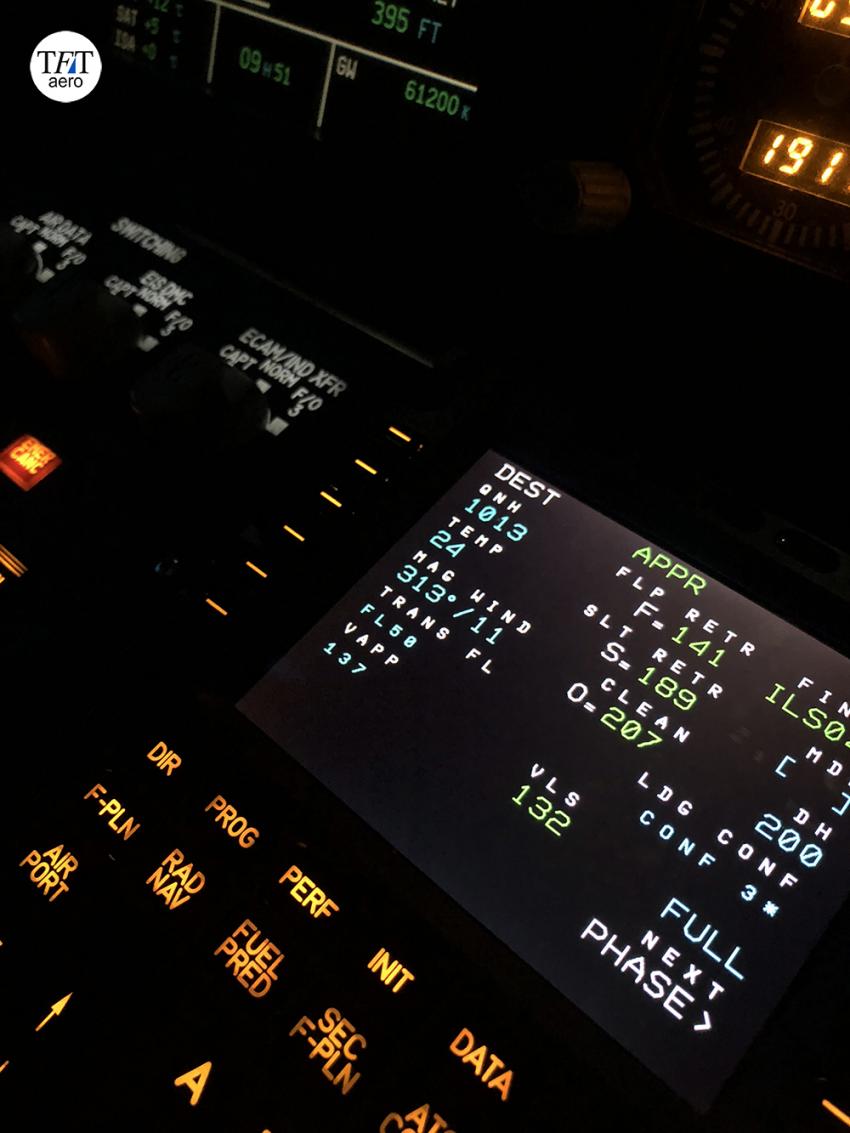 Страница APPR на MCDU: VAPP 137, VLS 132
