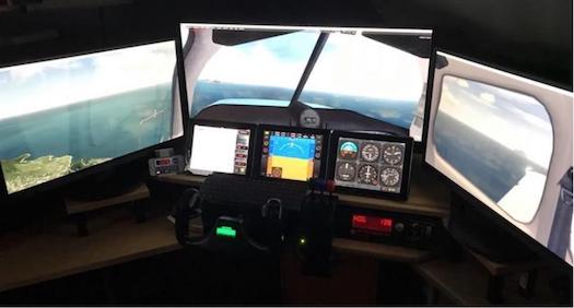 авиатренажер с тремя мониторами панорамой